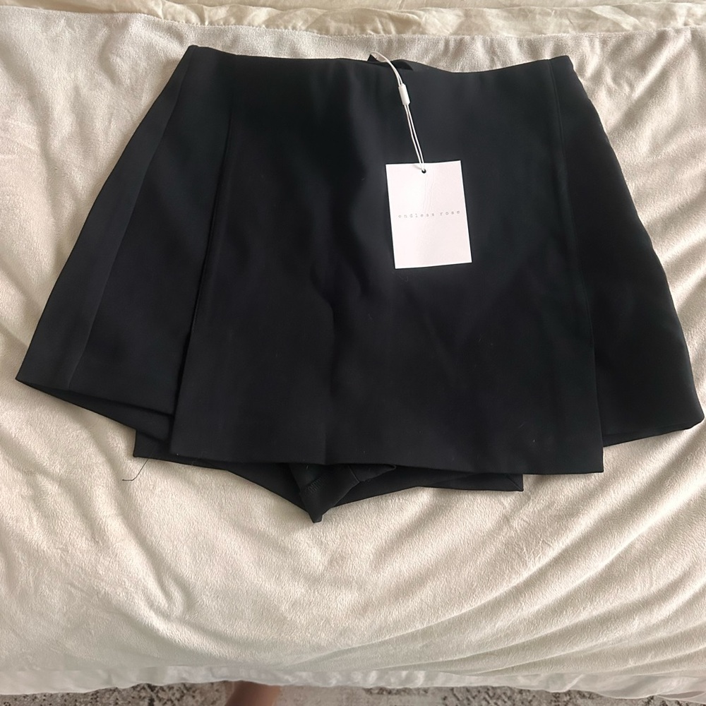 Black skort